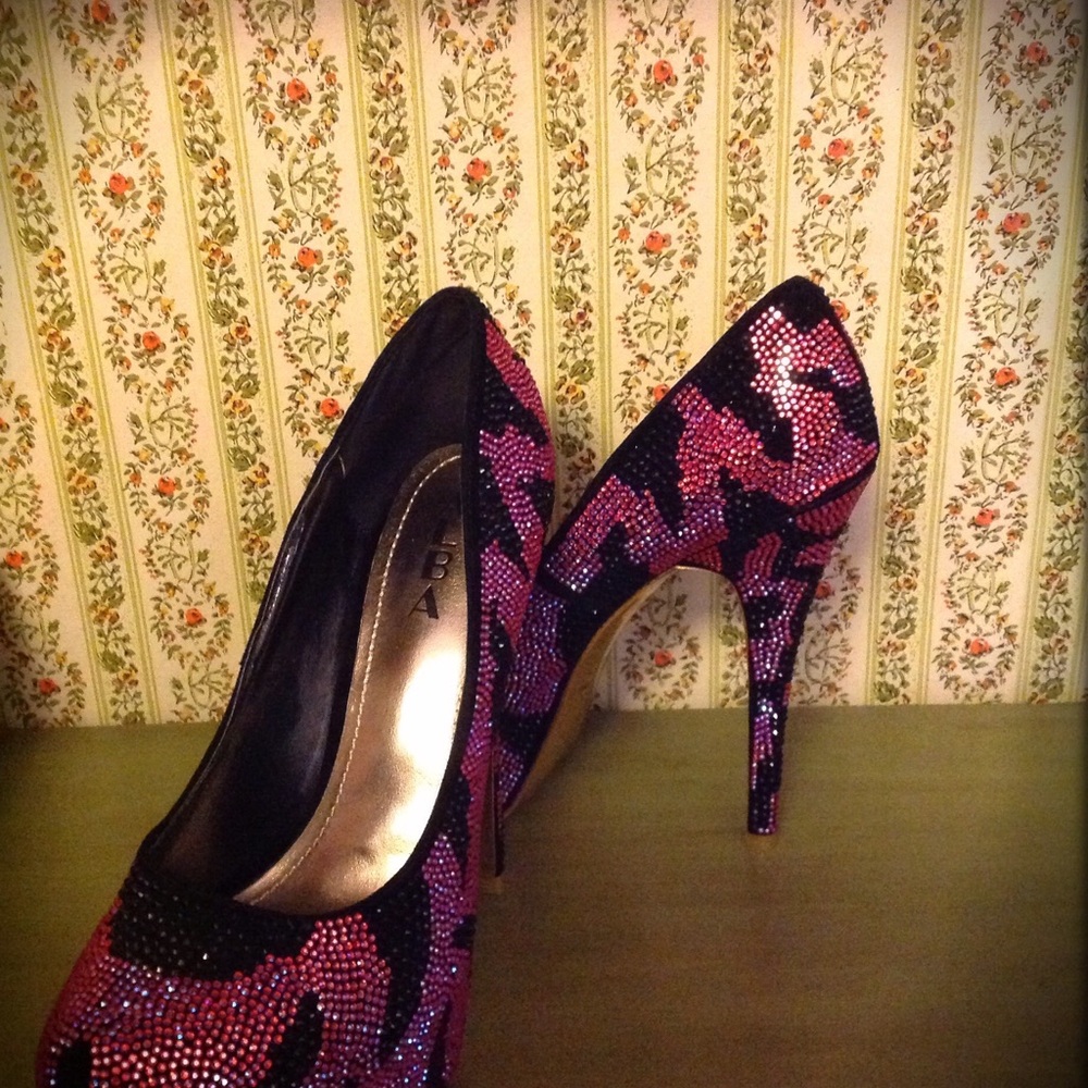 Elegant Pink and Black Women's Heels